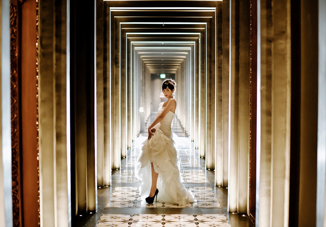 神秘的なスパの長い廊下にて（要撮影許可）