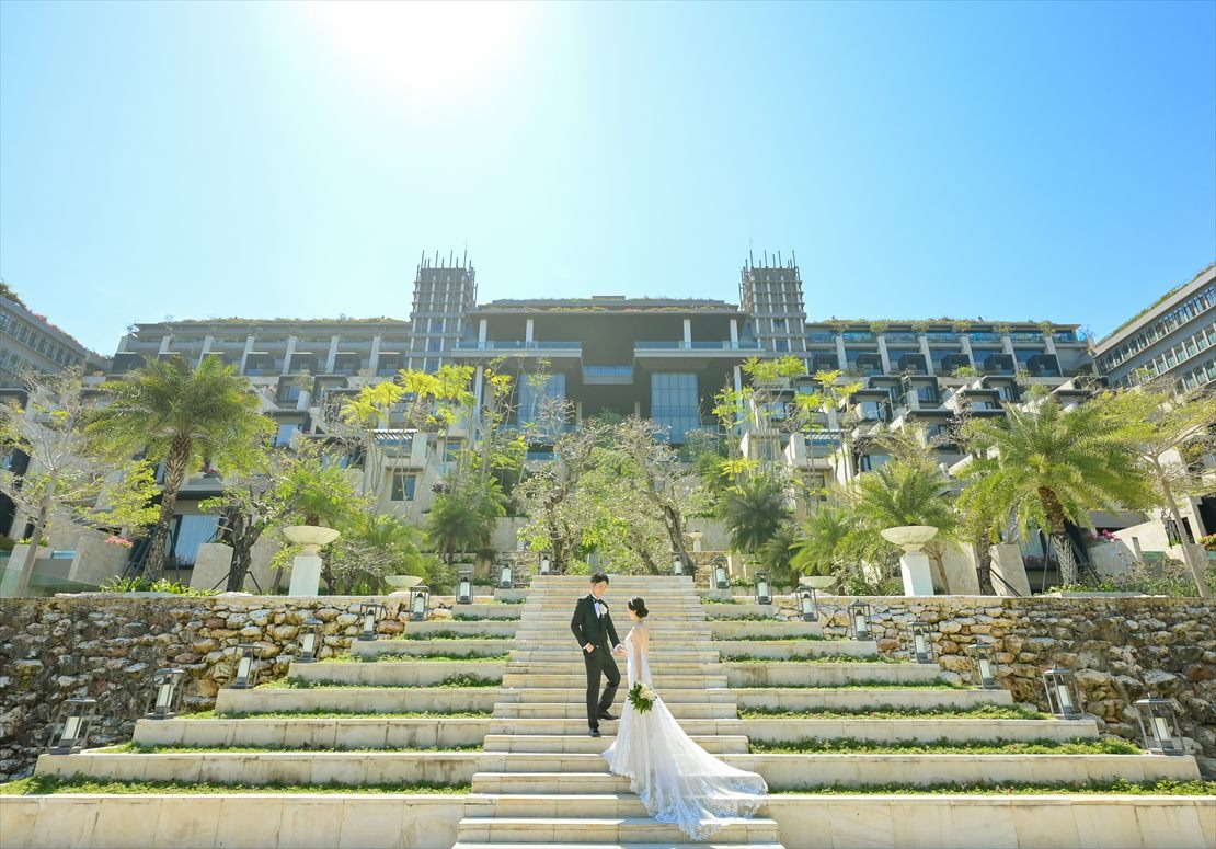 ケンピンスキ・バリ ウェディング　クリフスイート棟 大階段 挙式後撮影