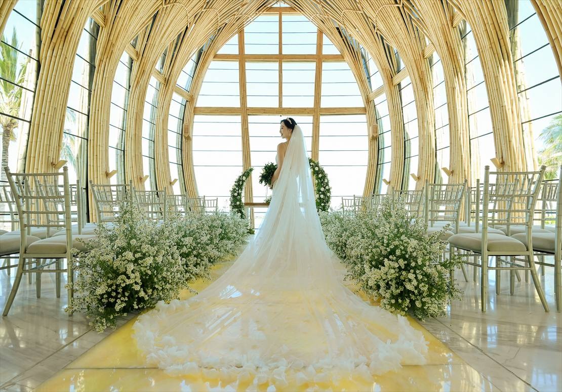 バリ島結婚式　新婦様ロングベール挙式後撮影