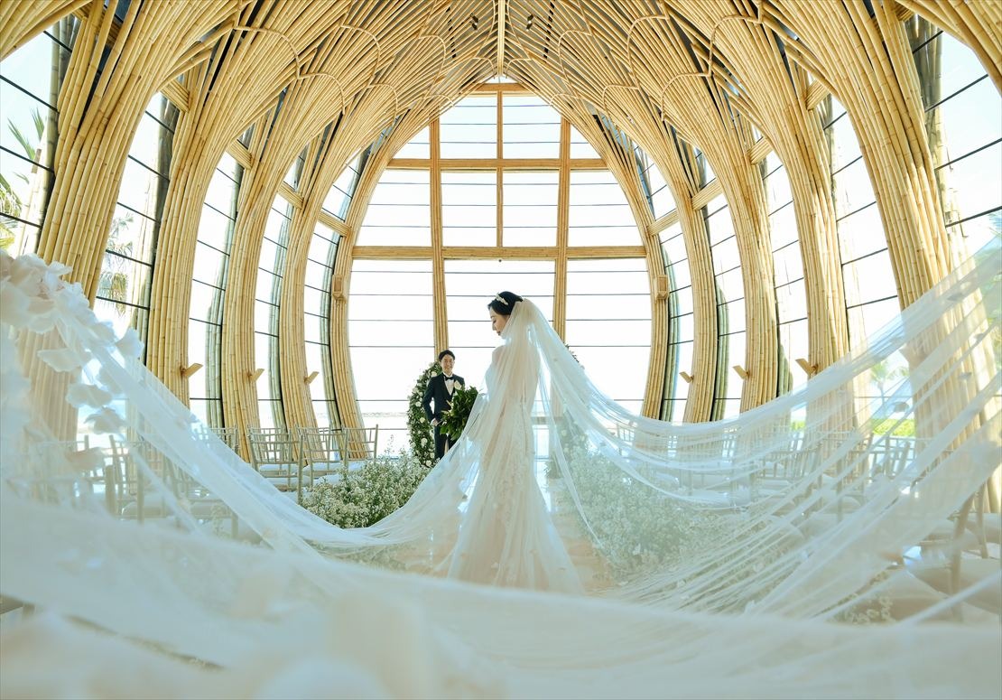 バリ島ウェディング　ロングベール・チャペル内 挙式後撮影