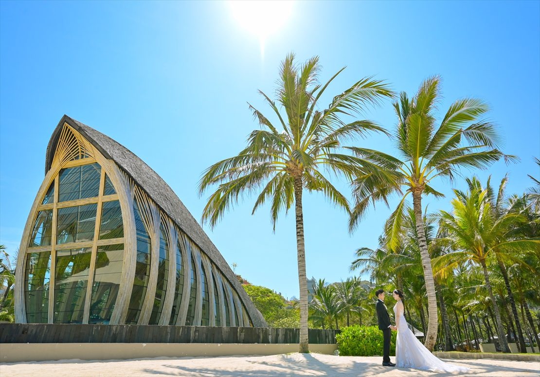 ケンピンスキ・バリ結婚式　オーシャンフロント・チャペルを望むココナッツビーチ