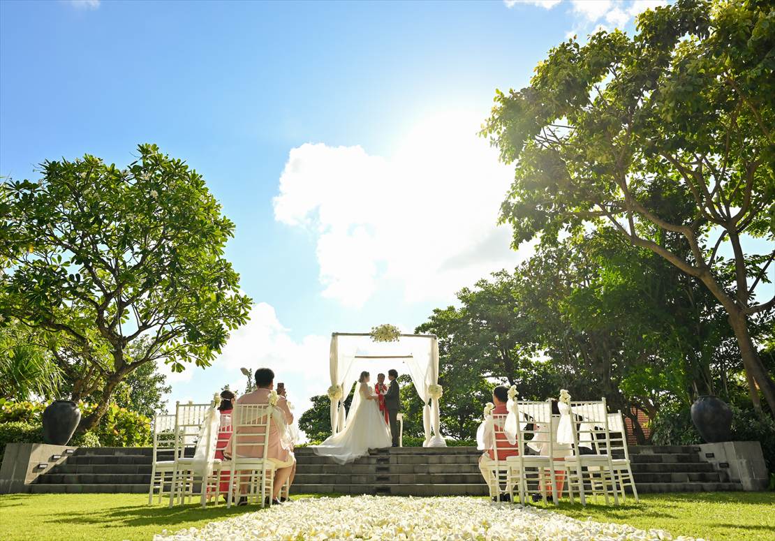 Bali Wedding Padma Legian (20)_R ガーデン・ステージを見上げる壮大なバリ挙式