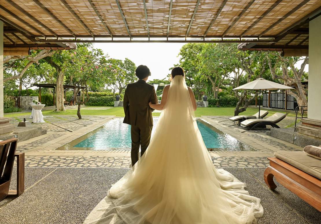Bali Wedding Padma Legian (25)_R バリ島ウェディング プライベートプールより挙式会場を望む