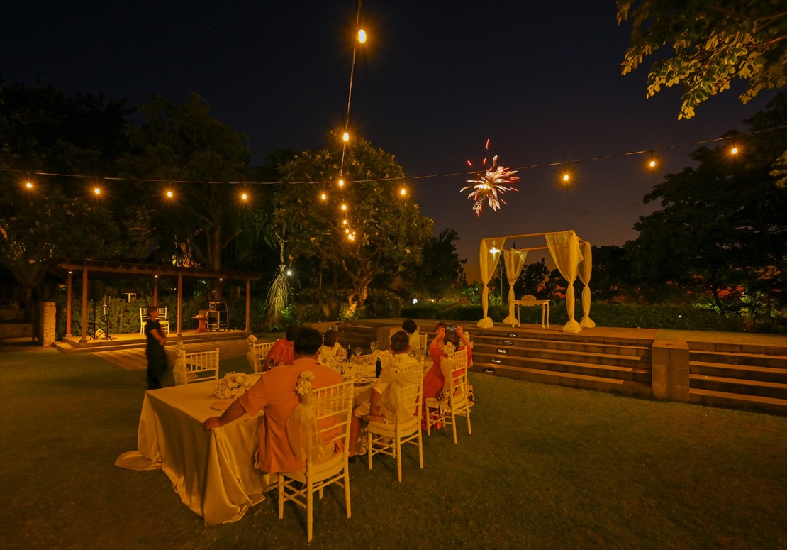 Bali Wedding Padma Legian (39)_R バリ挙式 レギャンビーチの花火を望む