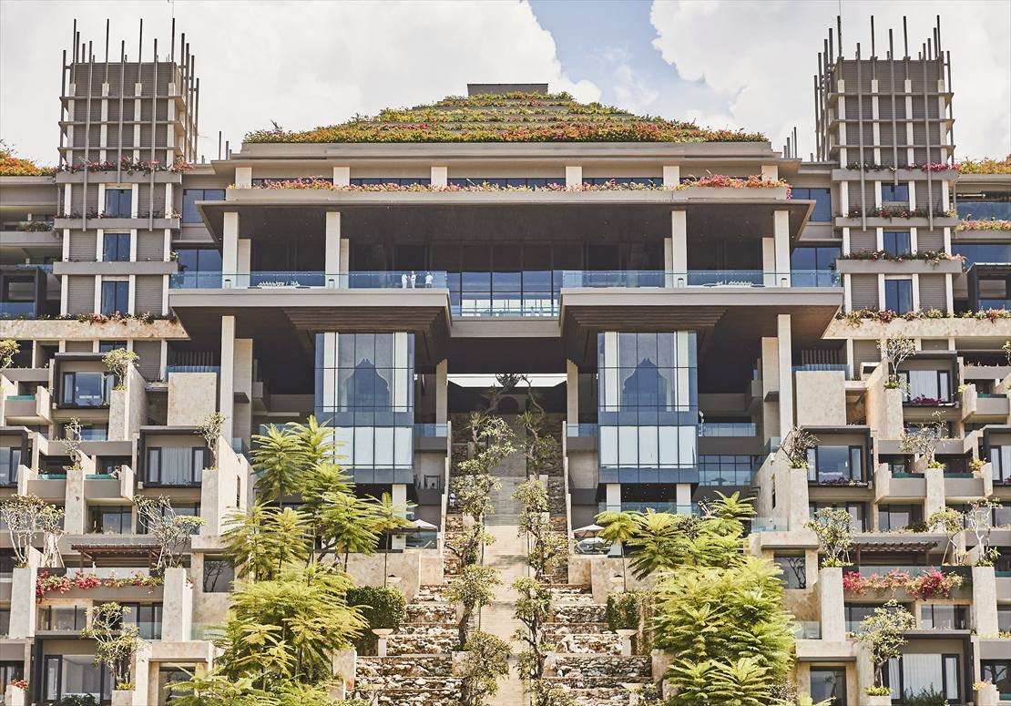 クリフ・チャペルを上階に望むボード・ルーム