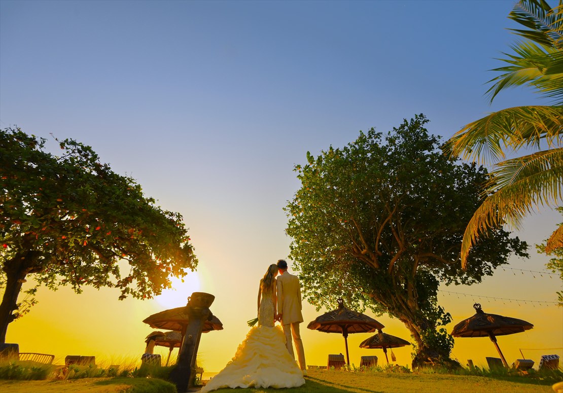 Bali Wedding Sunset Party (3)_R バリ島挙式 ガーデンにてサンセット撮影