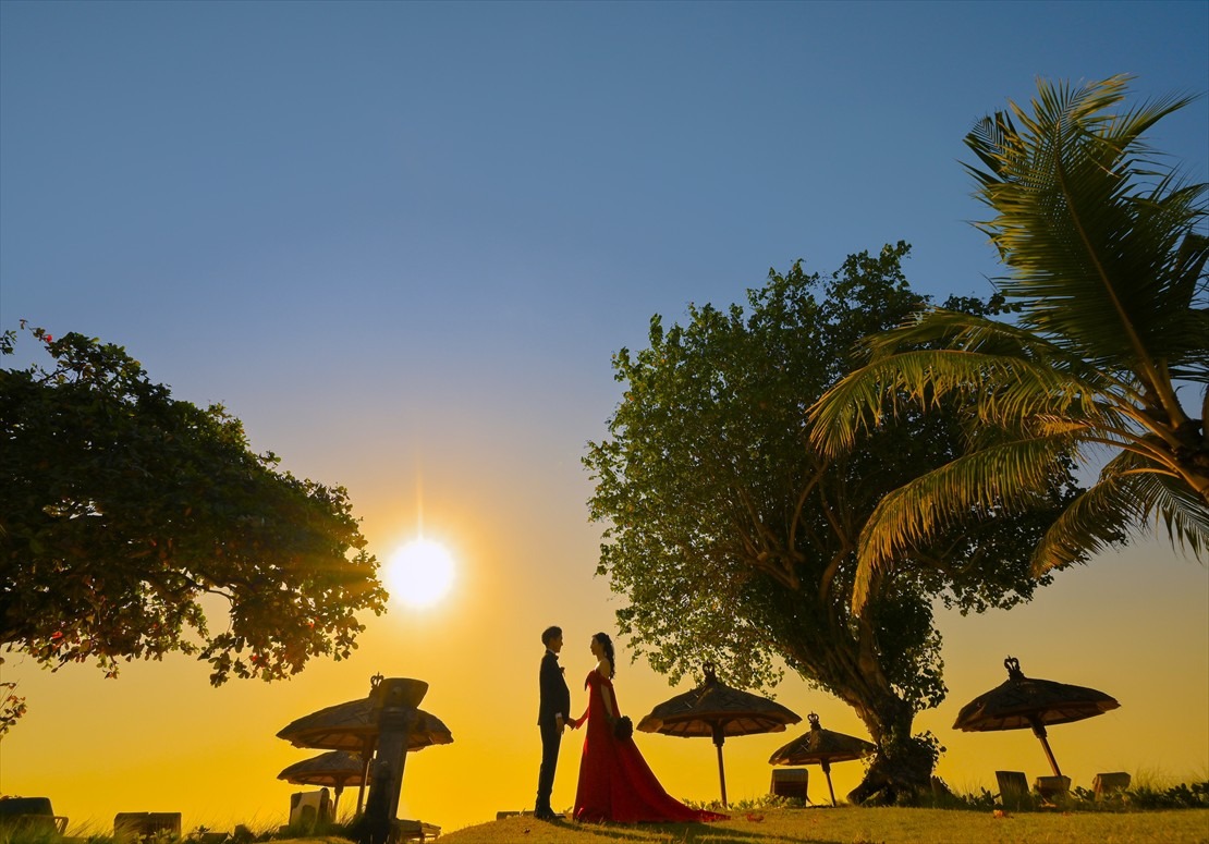 バリ ウェディング　ガーデンにてサンセット撮影