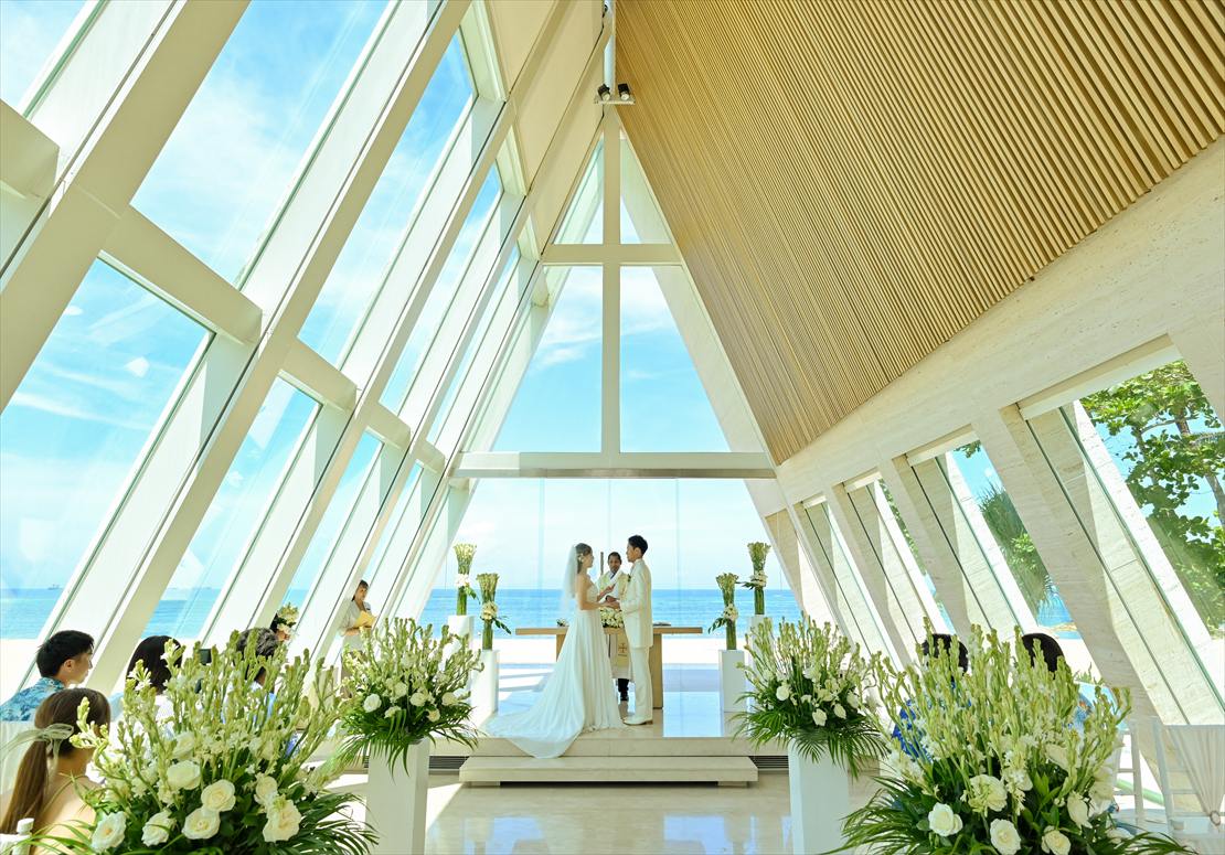 Conrad Bali Wedding Infinity Chapel (25)_R バリ島結婚式 生花チュベローズの美しい挙式シーン