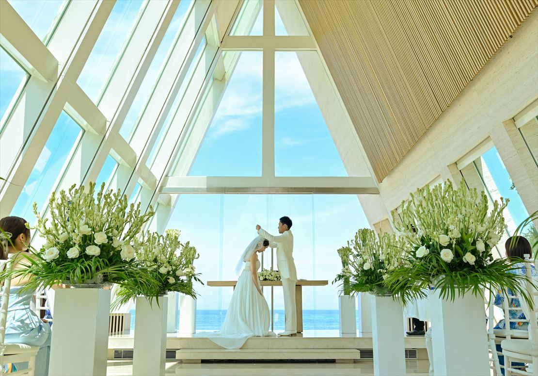 Conrad Bali Wedding Infinity Chapel (27)_R コンラッド・バリ結婚式 空と海を水平線まで望む挙式シーン