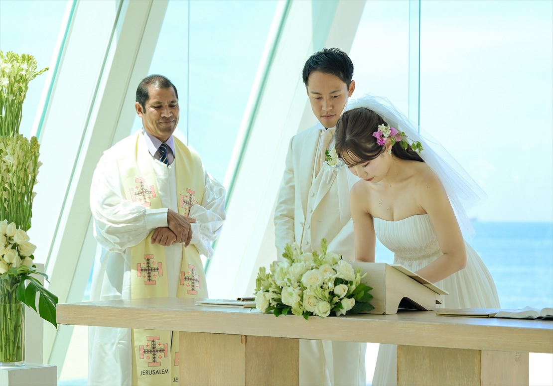 Conrad Bali Wedding Infinity Chapel (28)_R コンラッド・バリ挙式 結婚証明書サイン