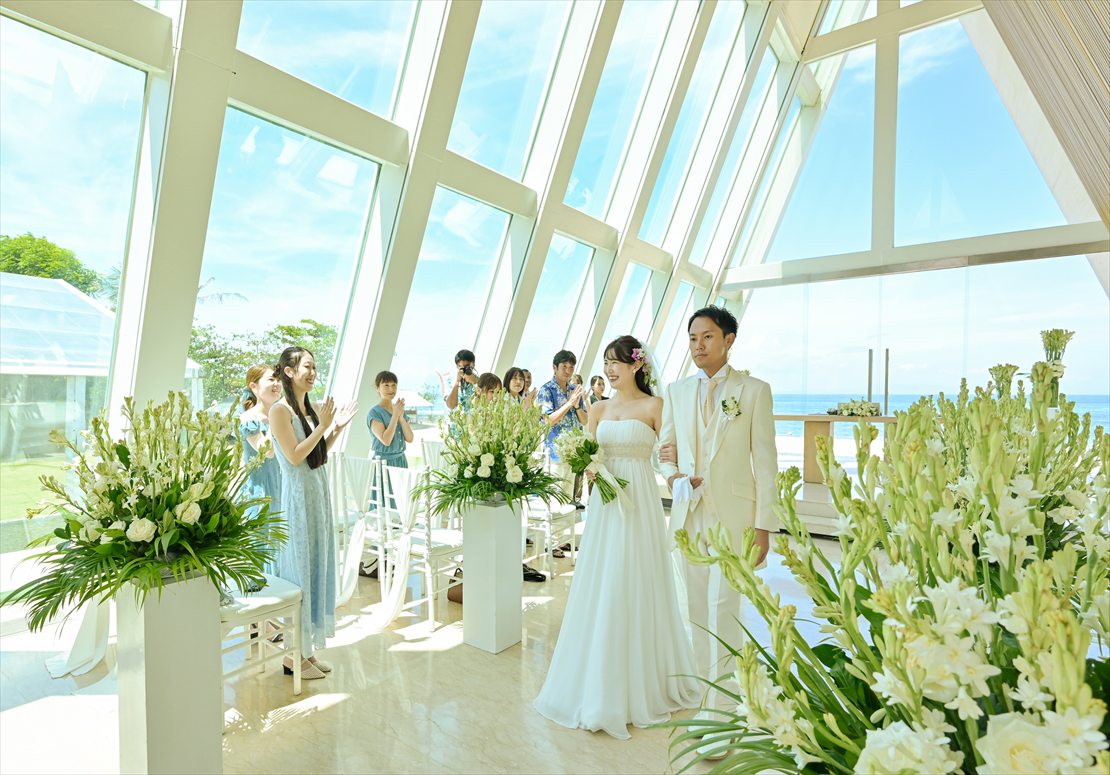Conrad Bali Wedding Infinity Chapel (31)_R バリ島結婚式 新郎新婦様インフィニティ・チャペル内ご退場
