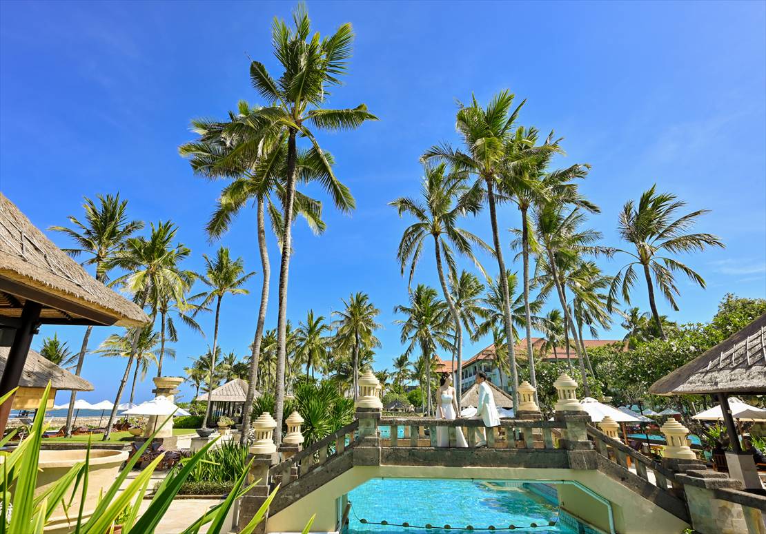 Conrad Bali Wedding Infinity Chapel (47)_R コンラッド・バリ・ウェディング ラグーン・ブリッジにて挙式後撮影