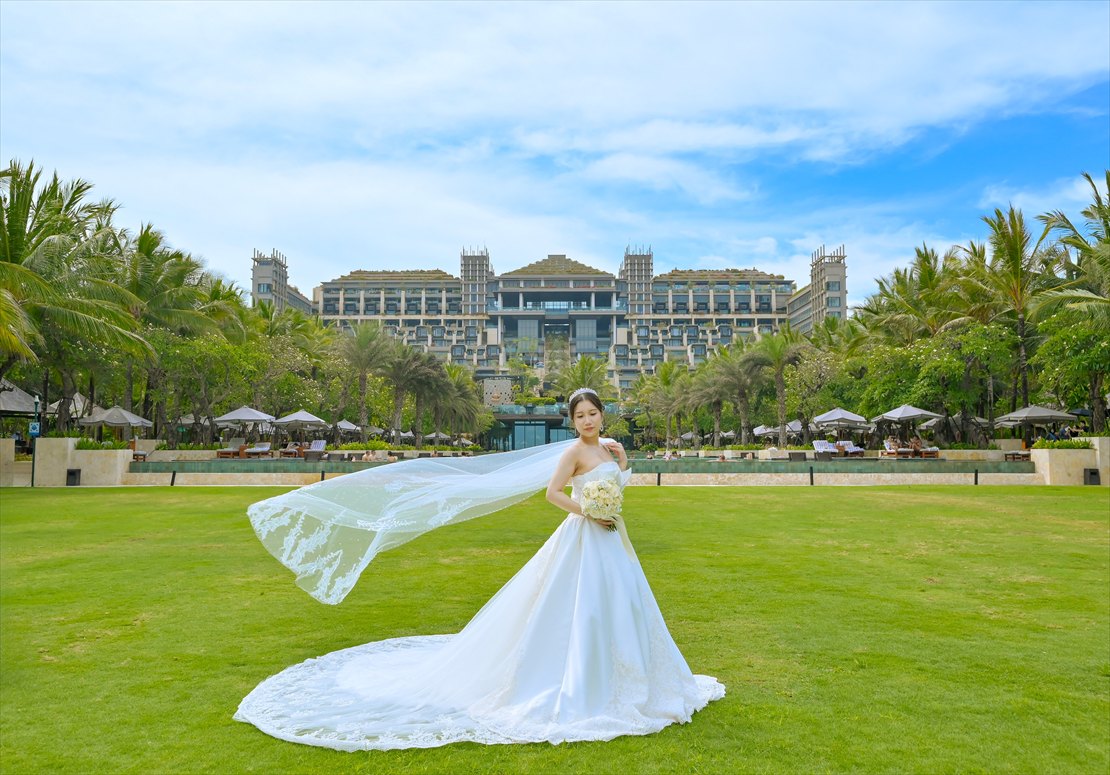 ケンピンスキ・バリ挙式　クリフスイート棟を望む広大なガーデン