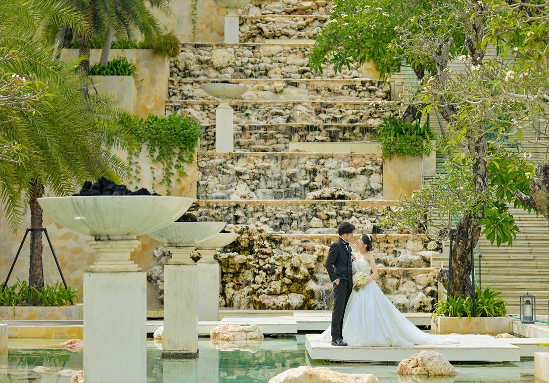 バリ島結婚式　大階段下ラグーンにて挙式後撮影