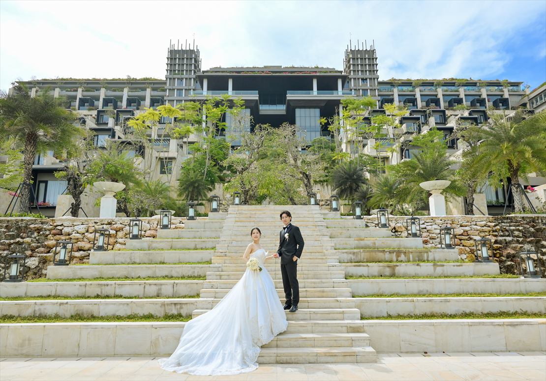 ケンピンスキ・バリ結婚式　クリフスイート棟大階段