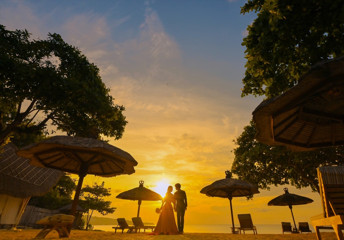 バリ ウェディング　バンブー・パビリオンを望むビーチ