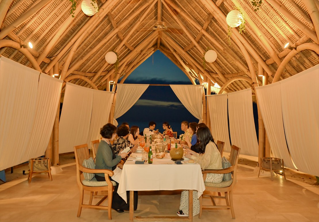 バリ 挙式　ライトアップされたバンブー・パビリオン