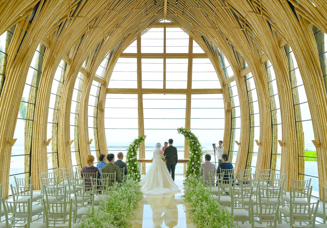 Apurva Kempinski Bali Wedding Oceanfront Chapel (10)_R バリ島結婚式 オーシャンフロント・チャペル挙式シーン