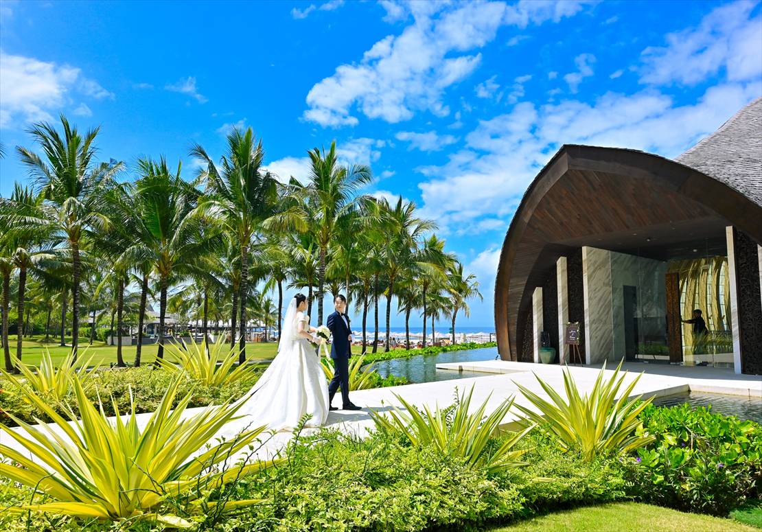 Apurva Kempinski Bali Wedding Oceanfront Chapel (8)_R バリ結婚式 緑豊かなガーデンに囲まれたチャペル・ロード