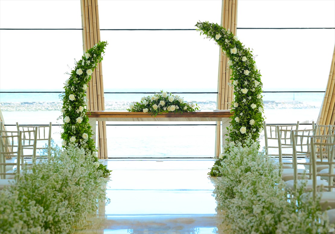 Apurva Oceanfront Chapel Kempinski Bali Wedding (7)_R バリ挙式プラン:ウェディング・アーチ生花装飾