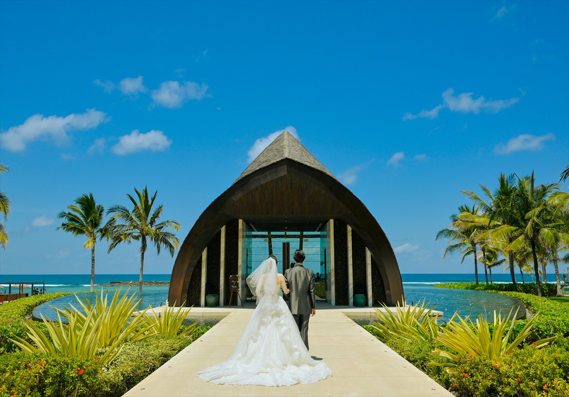 バリ島挙式　水辺に浮かぶオーシャンフロント・チャペル