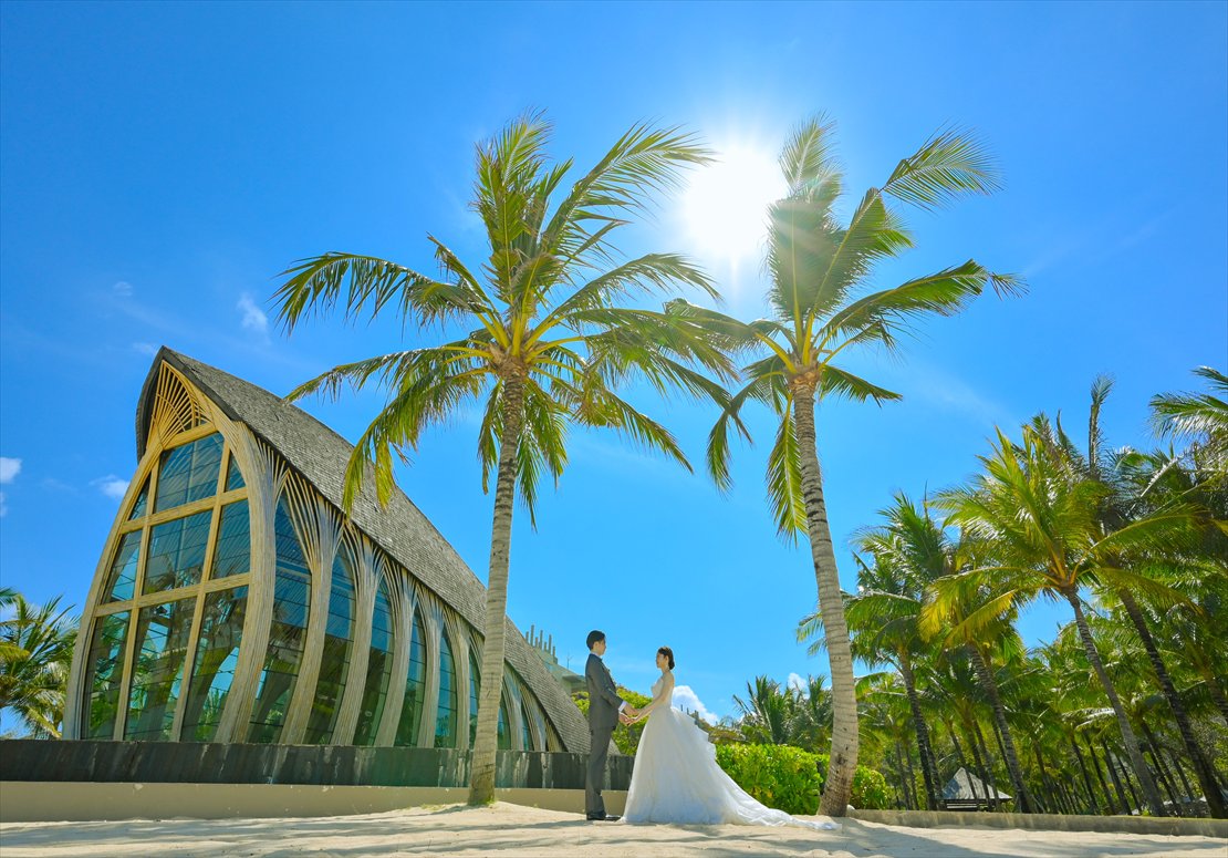 バリ結婚式　チャペル前ビーチ挙式シーン