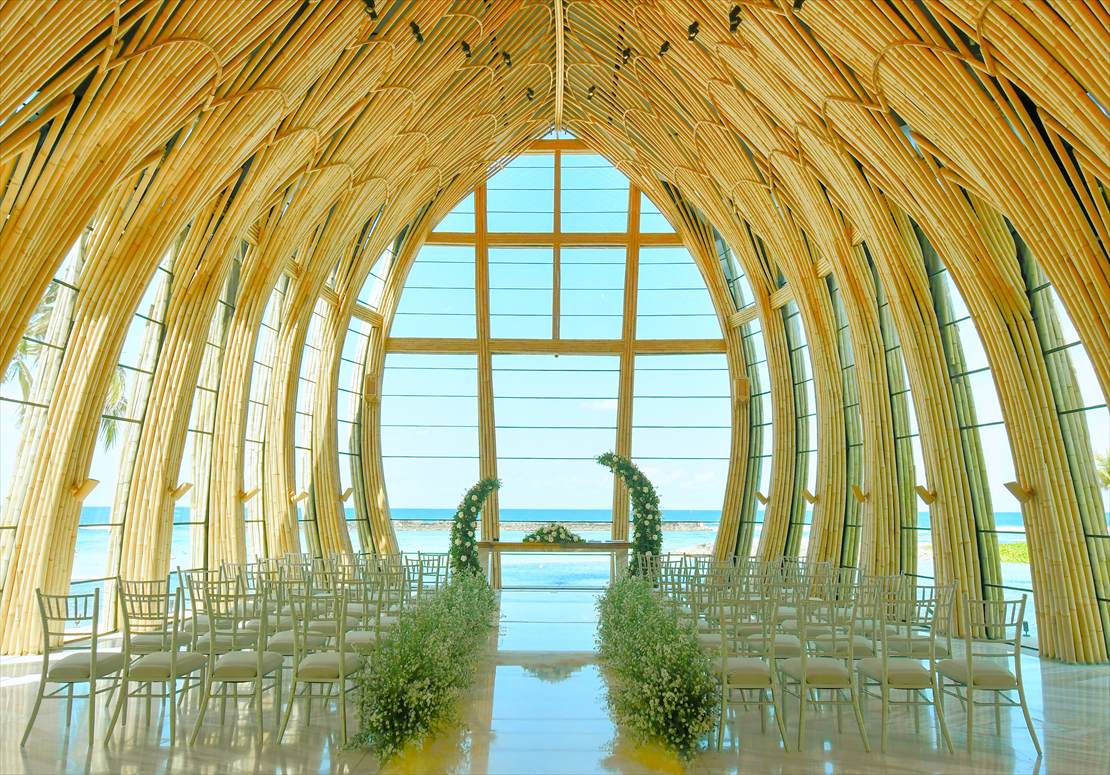 バリ島結婚式　ケンピンスキ・バリ挙式：挙式会場 生花装飾