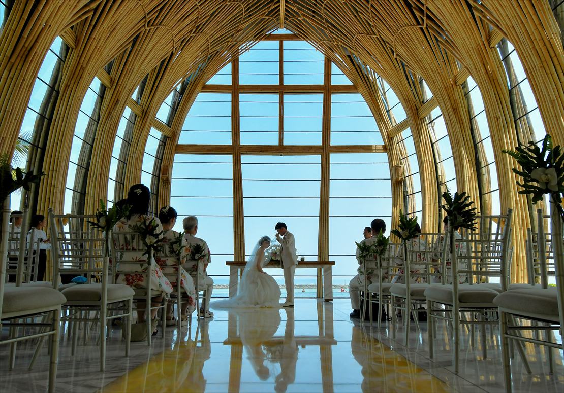 Bali Wedding Apurva Kempinski Oceanfront Chapel (12)_R バリ島挙式 幻想的なケンピンスキ・バリの挙式シーン