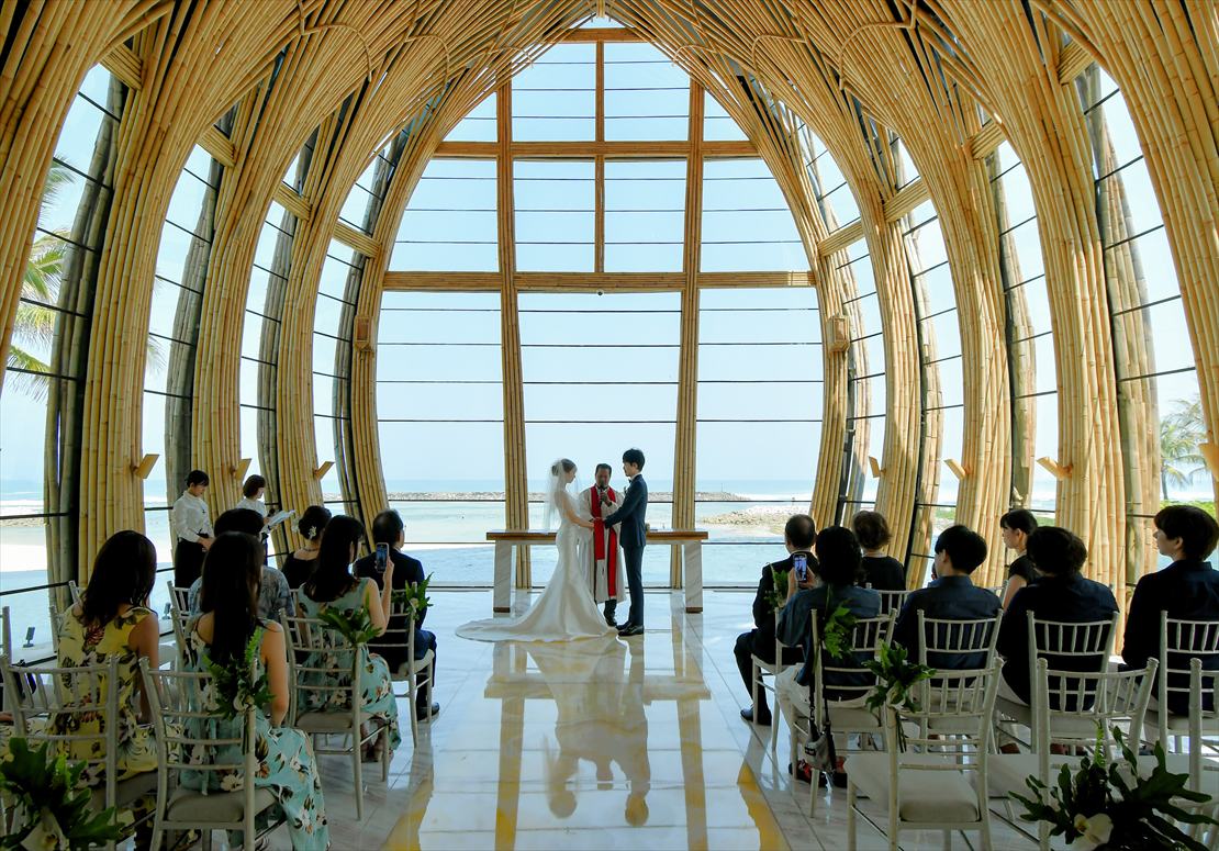 Bali Wedding Apurva Kempinski Oceanfront Chapel (19)_R バリ随一の天井高を誇るチャペル挙式