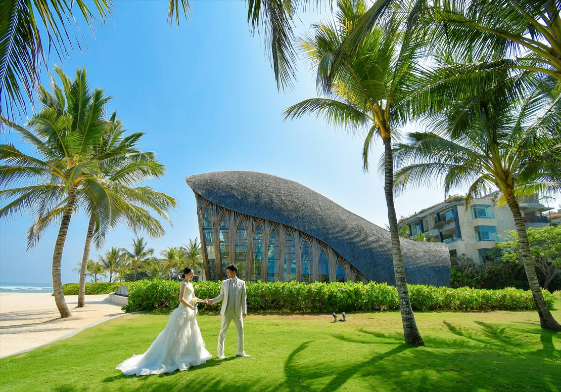 Bali Wedding Apurva Kempinski Oceanfront Chapel (20)_R バリ島チャペル・ウェディング 隣接した緑豊かなガーデン