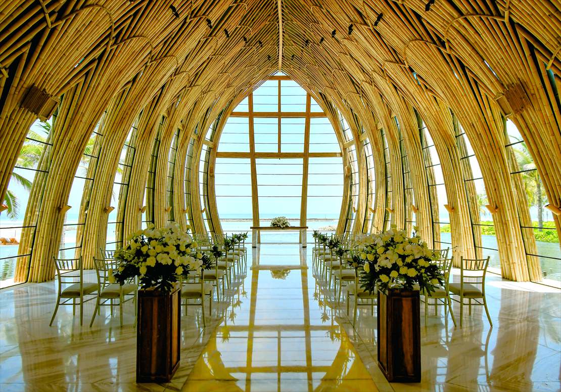 Bali Wedding Apurva Kempinski Oceanfront Chapel (4)_R ケンピンスキ・バリ結婚式 オーシャンフロント・チャペル挙式会場生花装飾