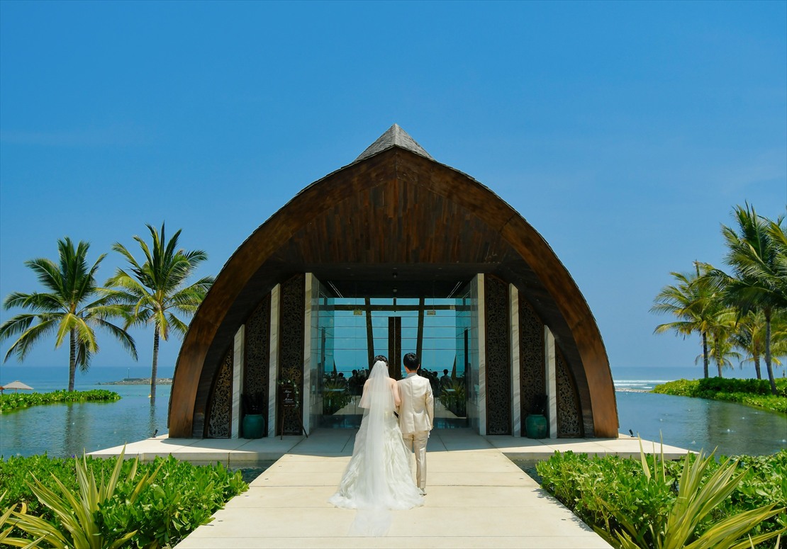 Bali Wedding Apurva Kempinski Oceanfront Chapel (7)_R バリ島挙式 ガーデンに囲まれた白亜のチャペル・ロード