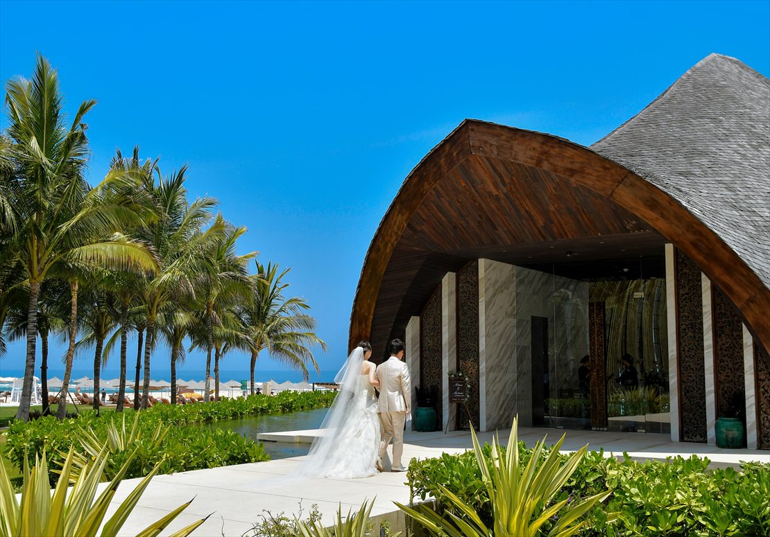 Bali Wedding Apurva Kempinski Oceanfront Chapel (8)_R バリ島ウェディング 水上のチャペル・ロード入場