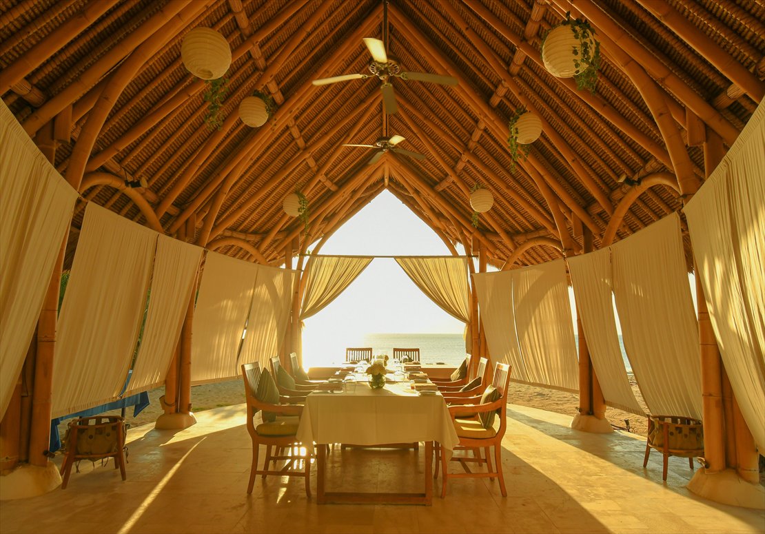 バリ島ウェディング・パーティー　ベルモンド・ジンバラン バンブー・パビリオン