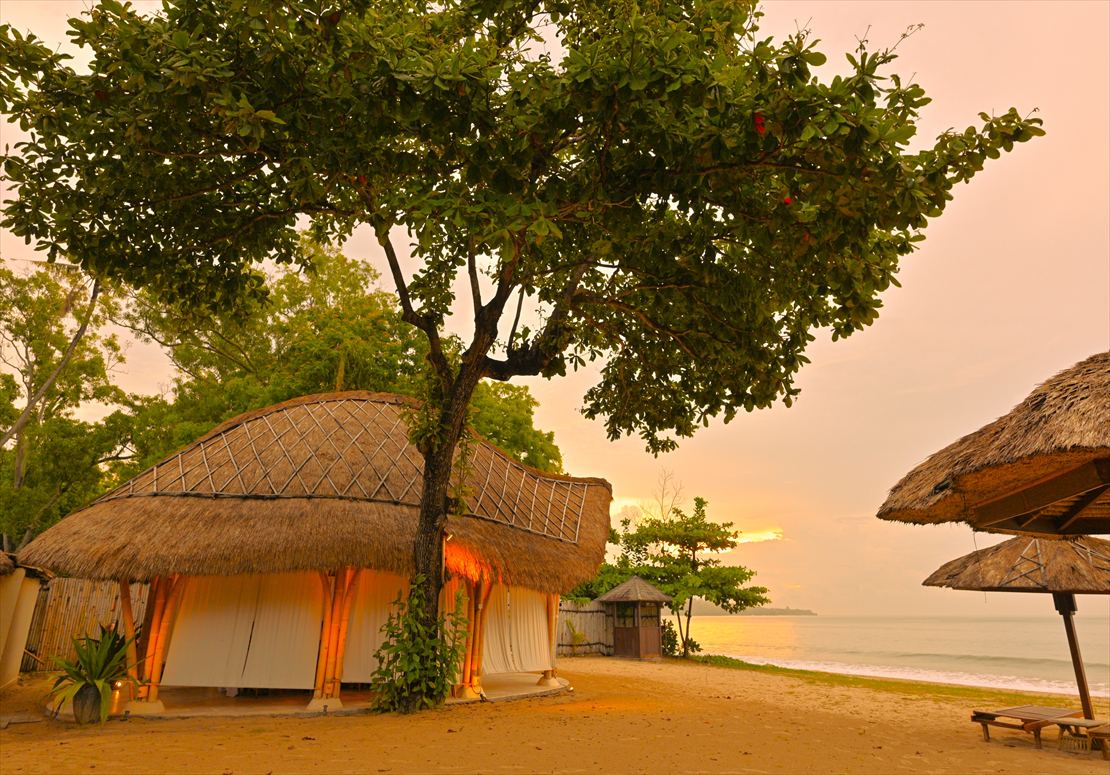 Belmond Jimbaran Bali Sunset Wedding (11)_R バリ島ウェディング ライトアップされたバンブー・パビリオン