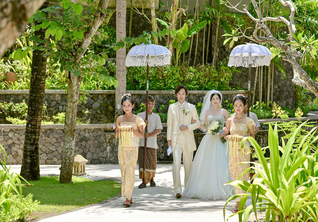 バリ島挙式　フラワーガール＆パユンボーイと入場