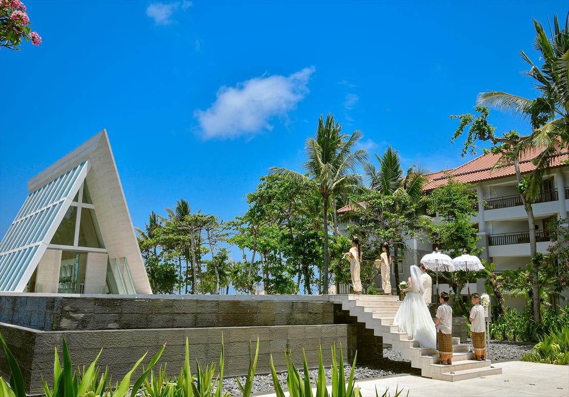 バリ島結婚式　インフィニティ・チャペル 白亜の階段