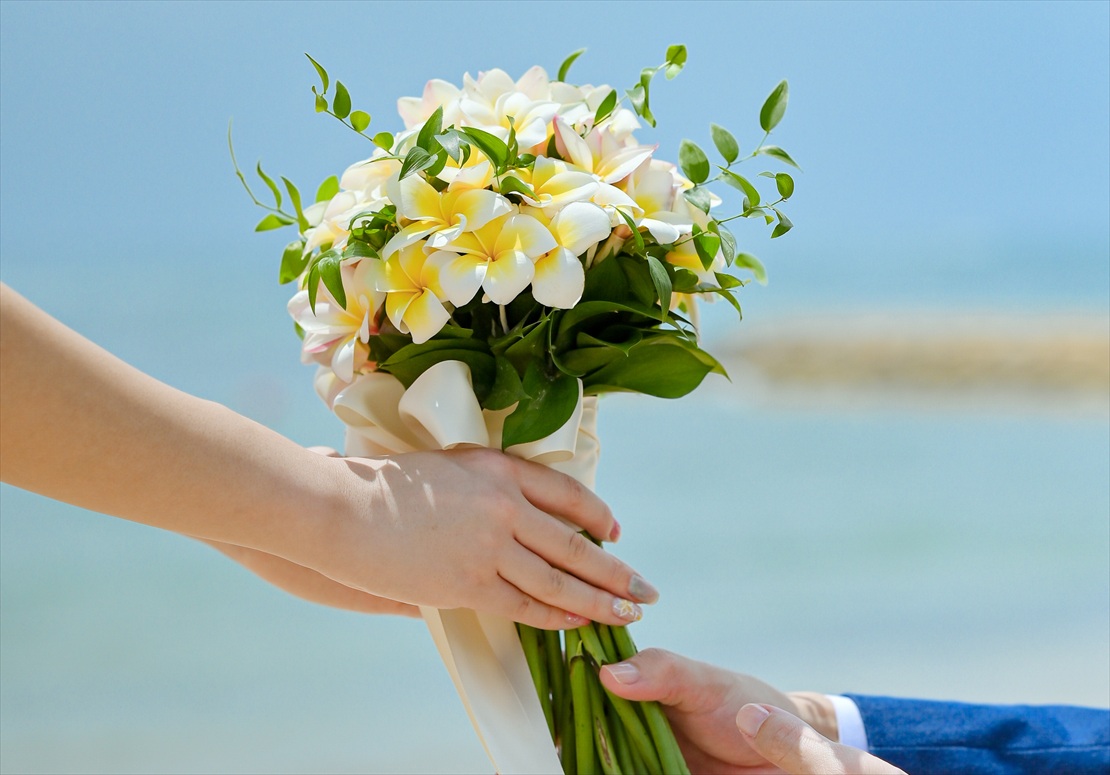 バリ島結婚式　別オーダー 生花プルメリアのブーケ