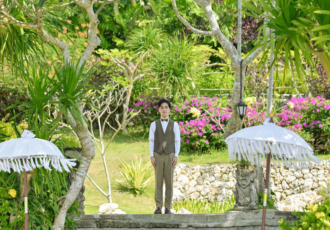 Four Seasons Jimbaran Bali Garden Wedding (12)_R バリ島結婚式 新郎様 ギリ・ジンバラン・ガーデンへ入場
