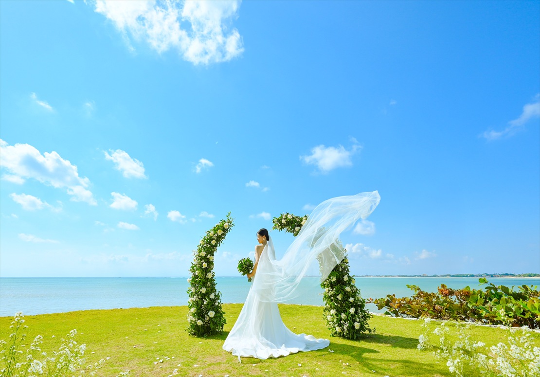Four Seasons Jimbaran Bali Garden Wedding (21)_R バリ島ウェディング ガーデン挙式会場 ロングベール撮影