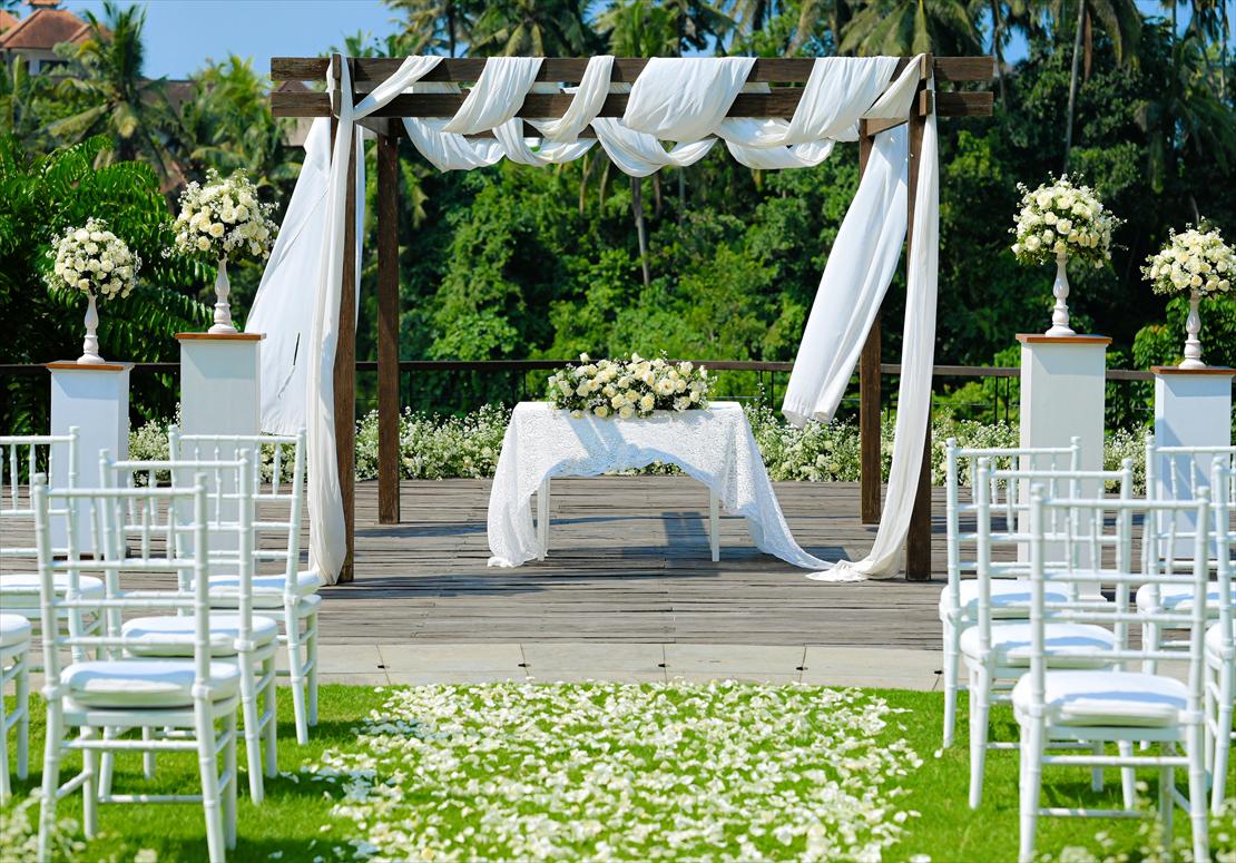 バリ島結婚式　カマンダル・ウブド挙式会場 生花装飾