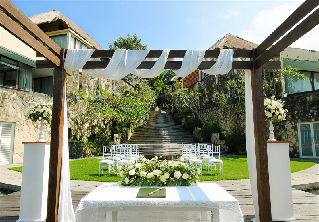 バリ結婚式　祭壇よりカマンダル・ウブドの長い階段を望む