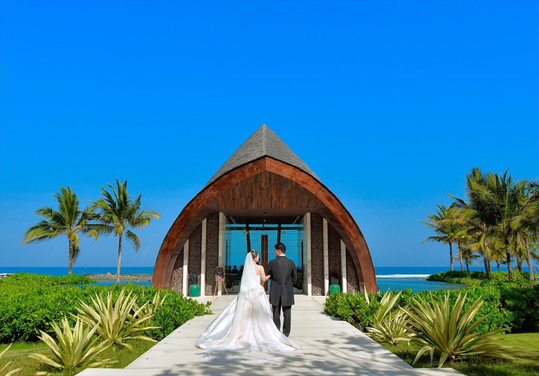 バリ島ウェディング　オーシャンフロント・チャペル挙式会場入場