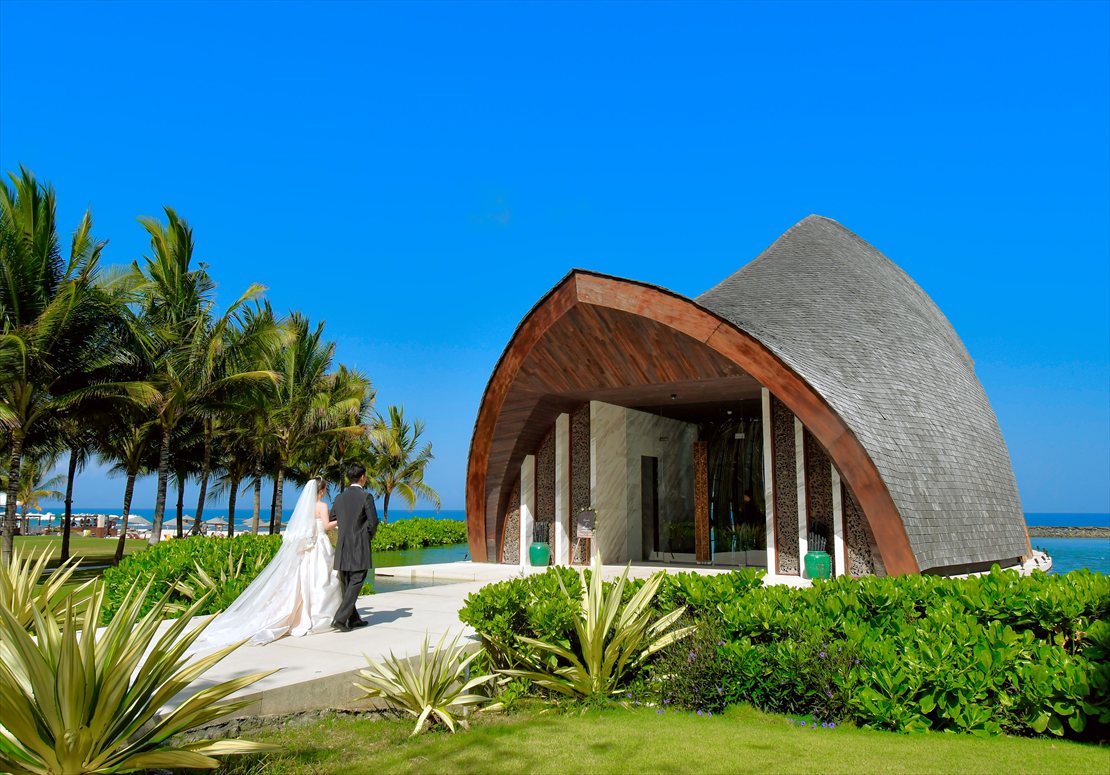 バリ島挙式　水辺に佇むオーシャンフロント・アプルヴァ・チャペル