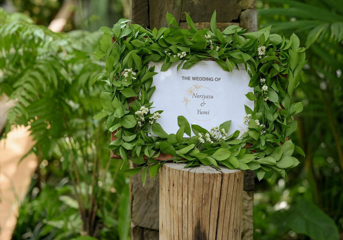 バリ島 挙式プラン：ウェルカムボード生花装飾