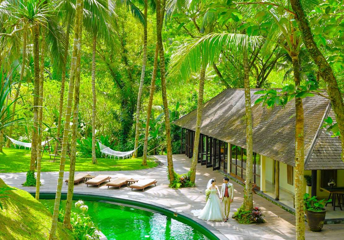 バリ・ウェディング　ライステラスを望むラウンド・プール