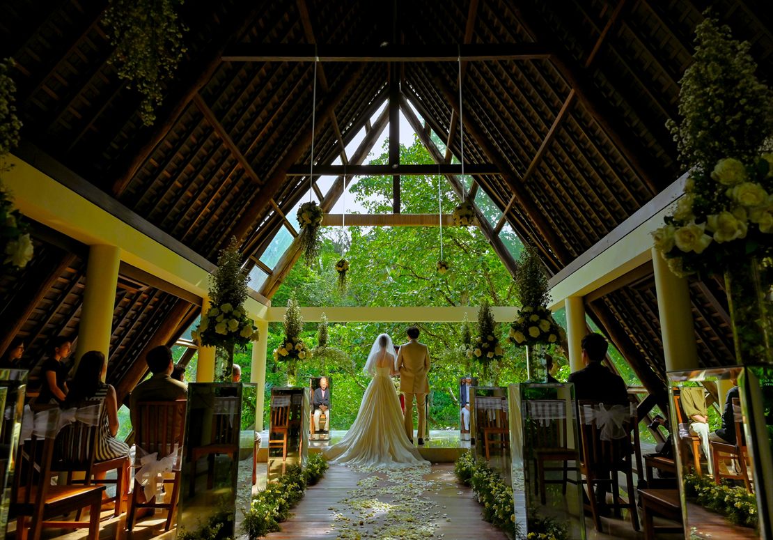 バリ・ウェディング　幻想的なワナスマラ・チャペル挙式シーン