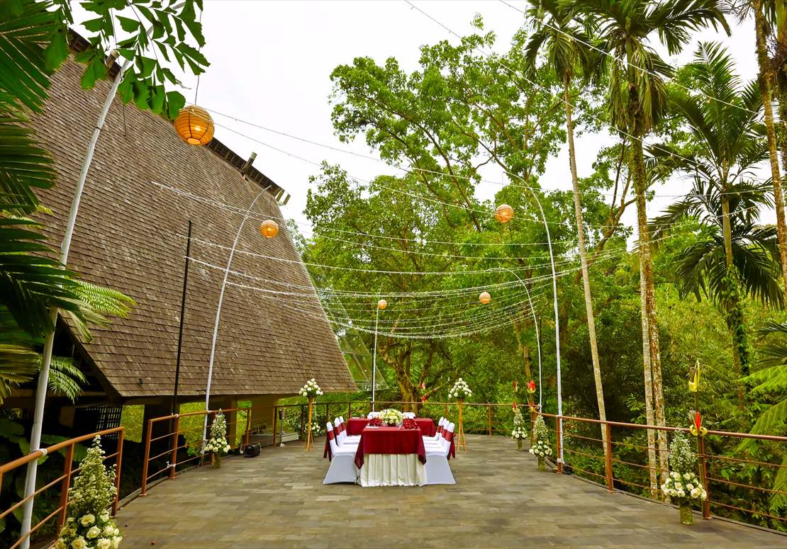 バリ・ウブド挙式 コマネカ・ビスマ ルーフ・テラス