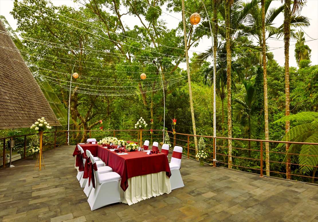 バリ・ウブド結婚式 ワナスマラ・チャペルに隣接したパーティー会場