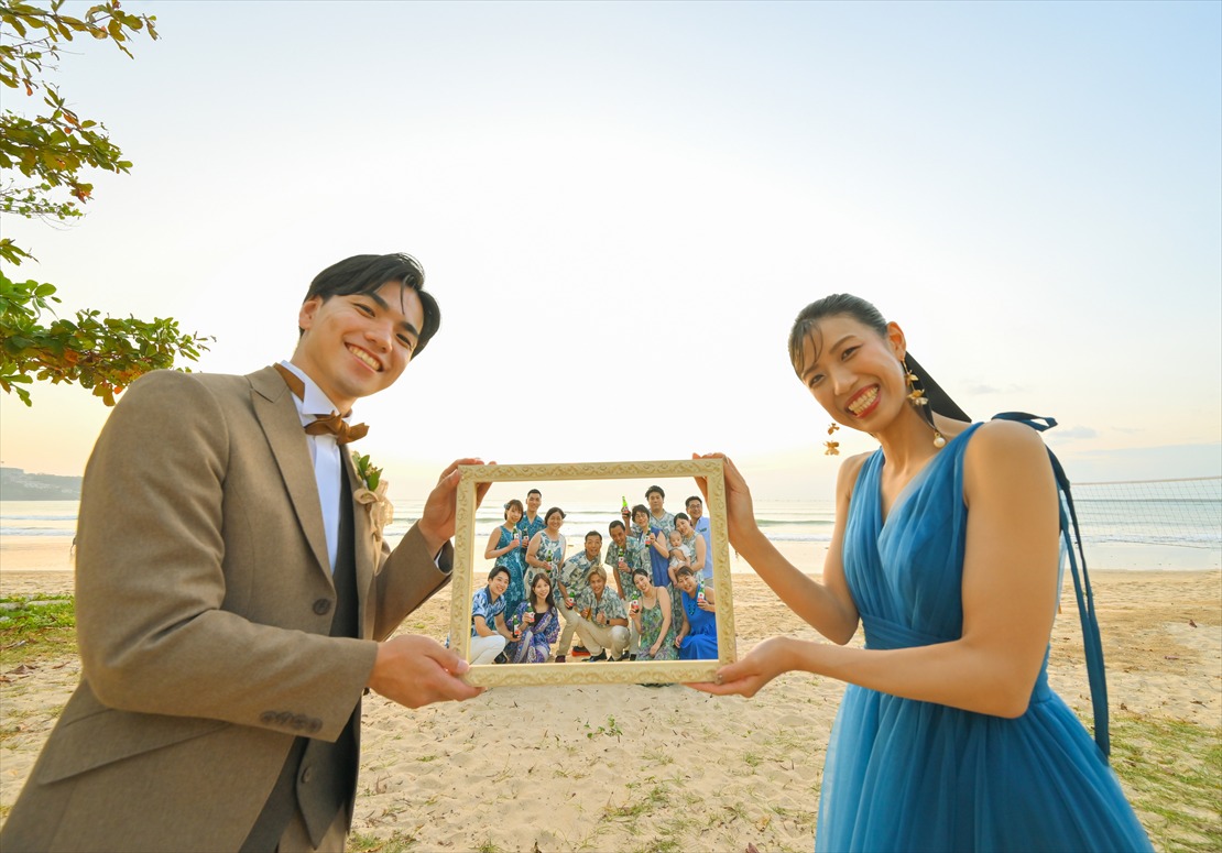 Sunset Bali Wedding (15)_R バリ・ウェディング フォトフレームを使用した集合写真